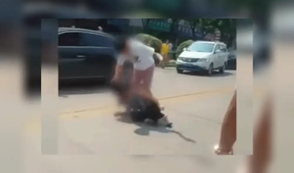 YouTube: Hombre propina brutal paliza a la amante de su padre [VIDEO]