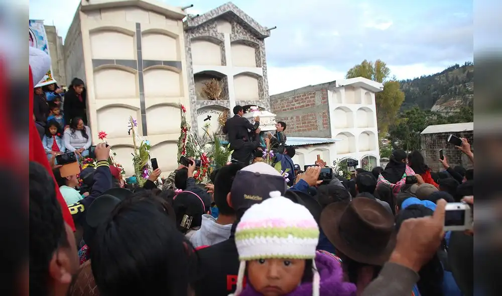 Hoy fueron enterradas las dos niñas asesinadas en Andahuaylas [FOTOS]