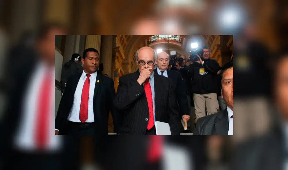 Citan a canciller Ricardo Luna por situación de peruanos en Venezuela Citan a canciller Ricardo Luna por situación de peruanos en Venezuela