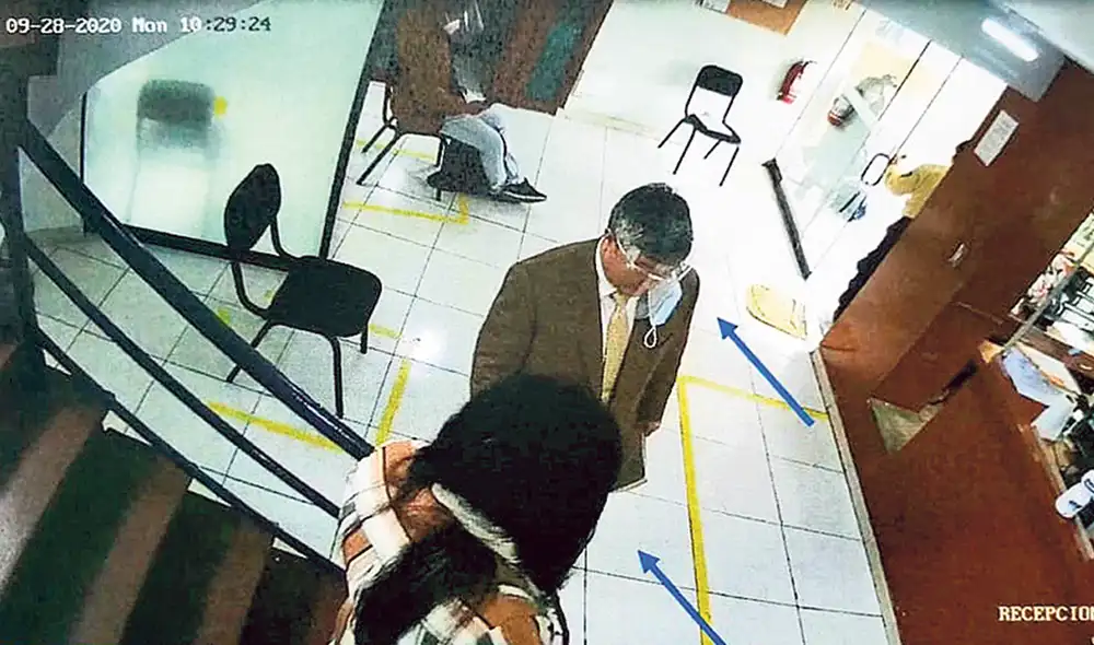 28 de setiembre. El abogado Mateo Castañeda ingresó a la Fiscalía. Foto: difusión 28 de setiembre. El abogado Mateo Castañeda ingresó a la Fiscalía. Foto: difusión