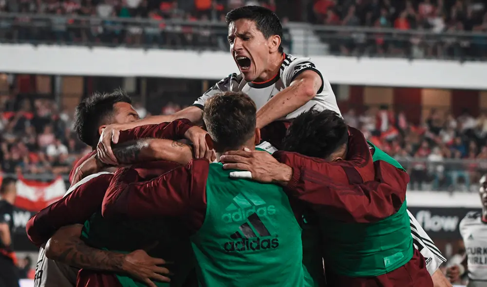 River Plate venció de visita a Estudiantes de La Plata por 2-0 y sigue siendo el único líder de la Superliga Argentina. | Foto: @RiverPlate River Plate venció de visita a Estudiantes de La Plata por 2-0 y sigue siendo el único líder de la Superliga Argentina. | Foto: @RiverPlate