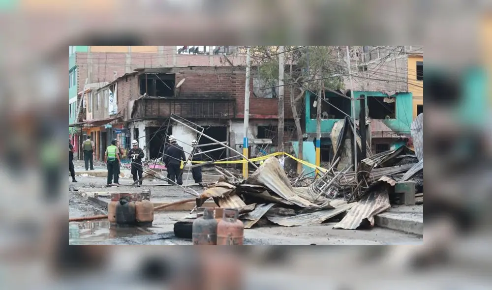 Incendio en Villa El Salvador Incendio en Villa El Salvador