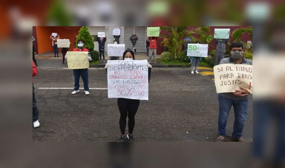 Padres exigen pensiones justas. Foto: URPI La República