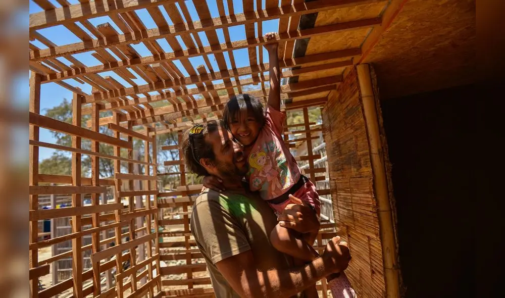 Dibujamos las casas a partir de las necesidades y el entorno. Con decir que hay niñas que no se pueden duchar sin que el tío las mire Dibujamos las casas a partir de las necesidades y el entorno. Con decir que hay niñas que no se pueden duchar sin que el tío las mire