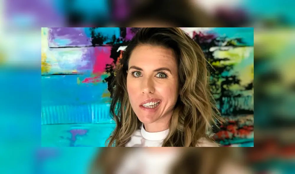 Mujer despierta con la cara medio paralizada debido a recarga de estrés