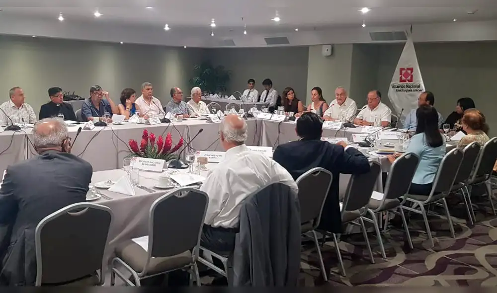 Comisión de Reforma Política recoge propuestas de partidos y gremios