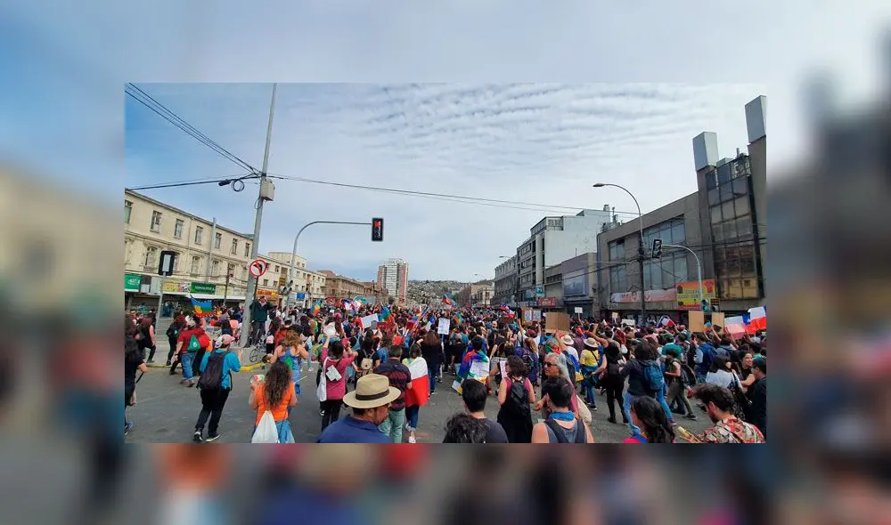 Bajo el lema #EstoNoHaTerminado más de 50 mil chilenos protestaron en Valparaíso. Foto: Difusión Bajo el lema #EstoNoHaTerminado más de 50 mil chilenos protestaron en Valparaíso. Foto: Difusión