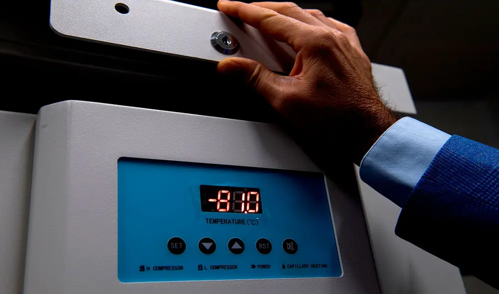 El reto será mantener frías las miles de millones de dosis de vacuna que se distribuirán en el mundo para frenar el avance del coronavirus. Foto: AFP El reto será mantener frías las miles de millones de dosis de vacuna que se distribuirán en el mundo para frenar el avance del coronavirus. Foto: AFP