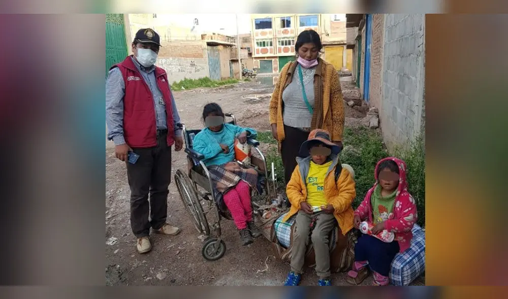 Prefecto de Puno auxilió a mujer abandonada con sus tres hijos en vía Azángaro - Juliaca. Prefecto de Puno auxilió a mujer abandonada con sus tres hijos en vía Azángaro - Juliaca.