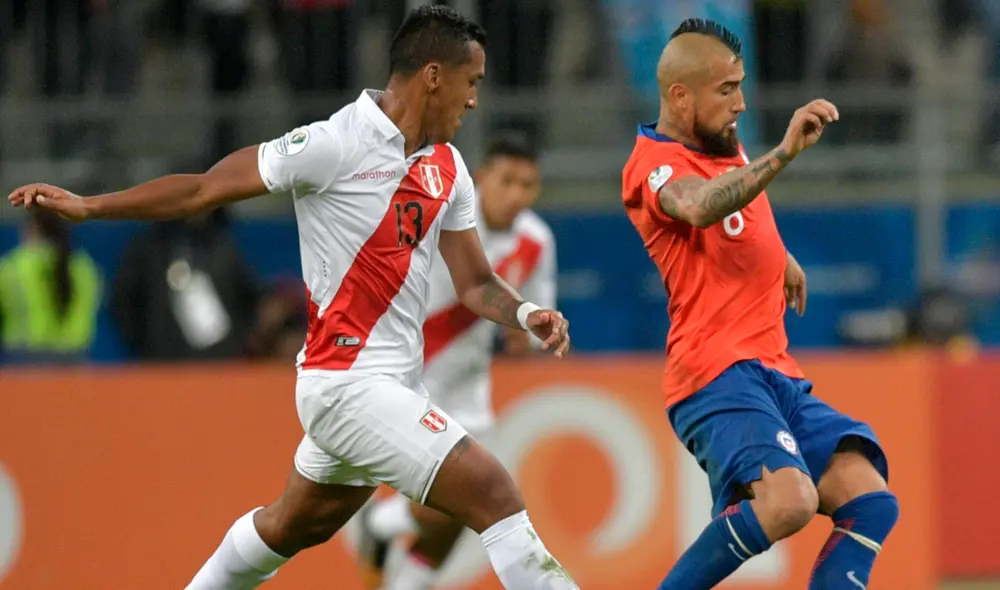 Periodistas chilenos aseguran que tienen seis puntos ganados con Perú. Foto: AFP Periodistas chilenos aseguran que tienen seis puntos ganados con Perú. Foto: AFP