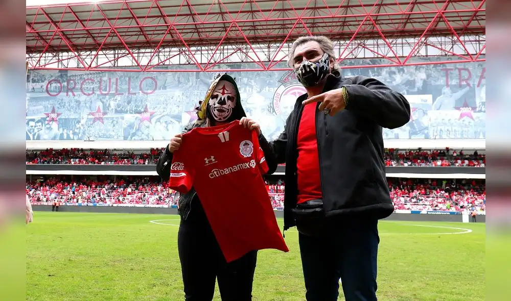 Toluca le rinde homenaje a La Parka en partido contra Necaxa