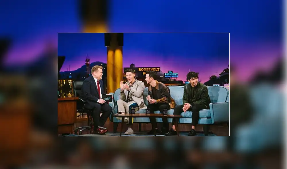 Los Jonas Brothers causan furor al bailar canción de Danna Paola 