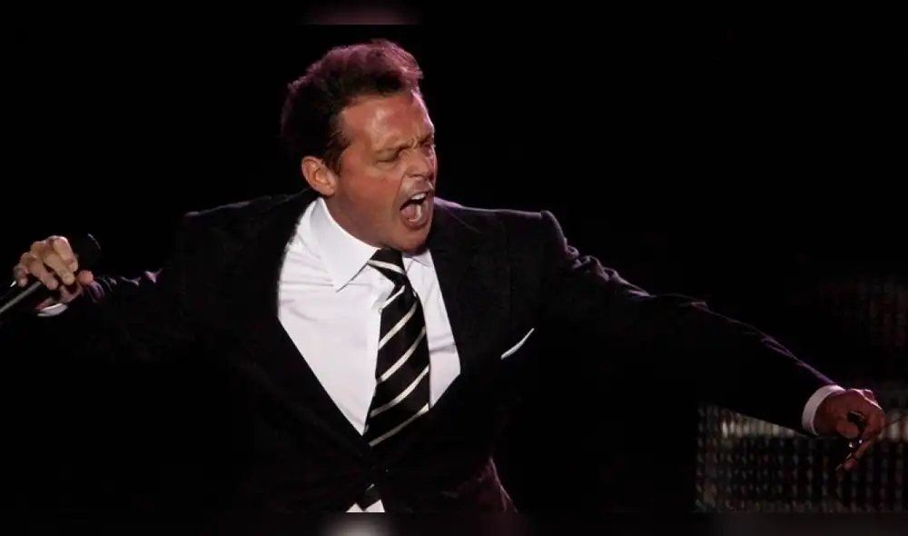 Luis Miguel genera indignación al golpear a su asistente en pleno concierto [VIDEO]