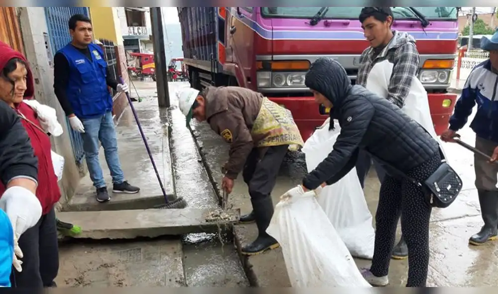 Cientos de evangélicos participaron en jornada de limpieza en la ciudad de Chota Cientos de evangélicos participaron en jornada de limpieza en la ciudad de Chota