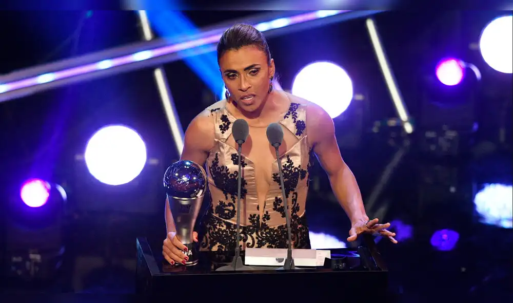 La futbolista brasileña Marta ganó el premio a mejor futbolista en la categoría femenina de la FIFA en el 2019. Foto: EFE/NEIL HALL.