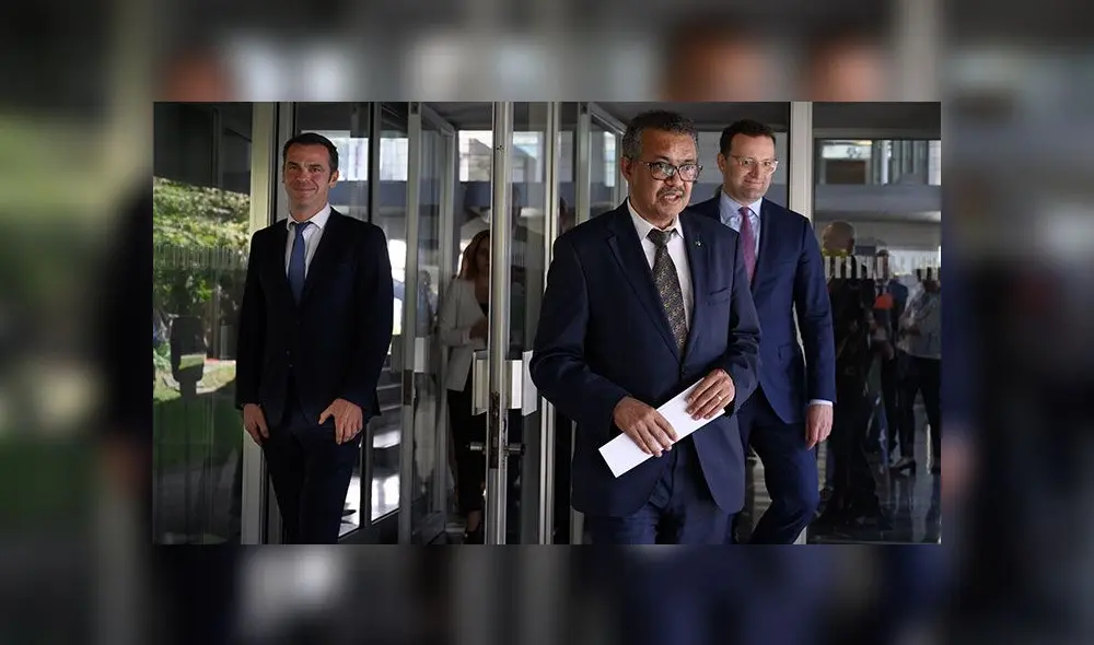 Funcionarios de la OMS. Foto: AFP.