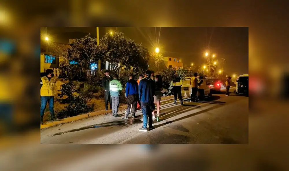 Decenas de jóvenes se encontraban tomando licor, incumplimiento las medidas sanitarias. Foto: Difusión/Municipalidad de Ancón. Decenas de jóvenes se encontraban tomando licor, incumplimiento las medidas sanitarias. Foto: Difusión/Municipalidad de Ancón.