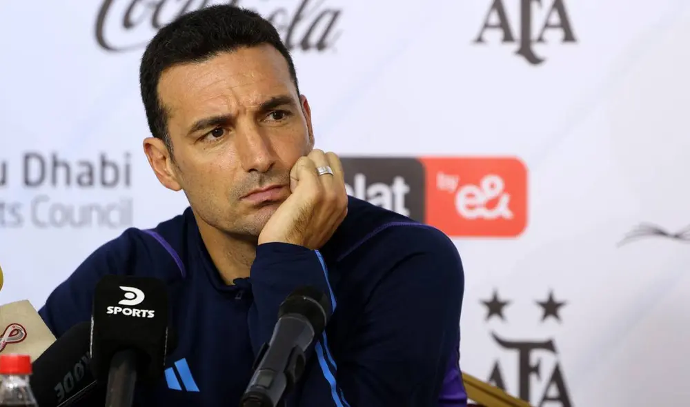 Lionel Scaloni hablando con la prensa tras victoria ante Emiratos Árabes Unidos. Foto: AFP