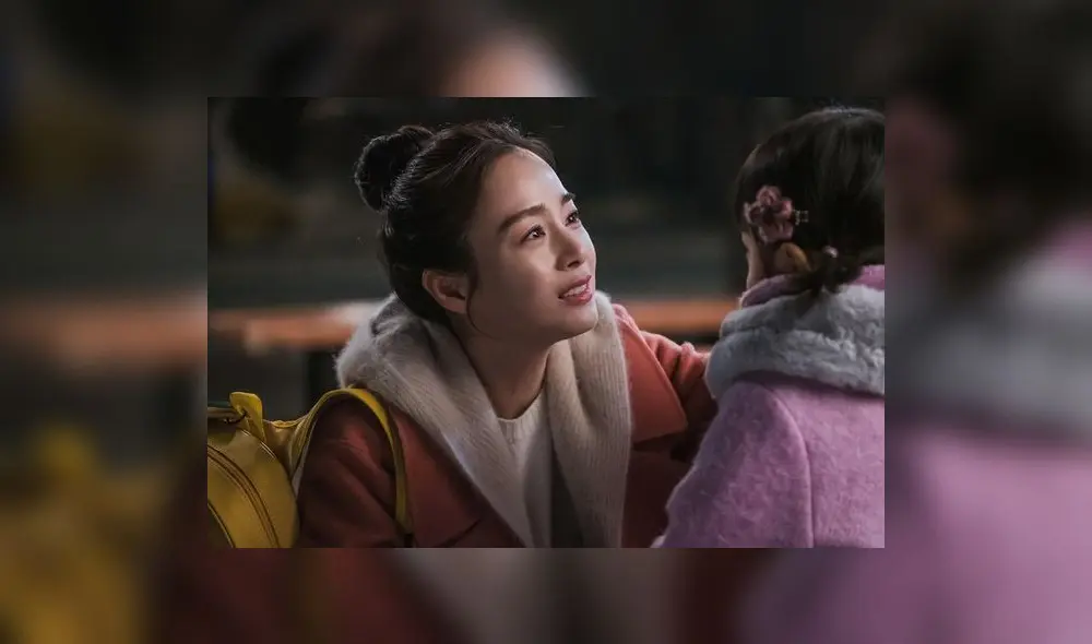 Emotivo encuentro entre la madre fantasma Cha Yo Ri ( Kim Tae Hee ) y su hija Jo Seo Woo ( Seo Woo Jin).