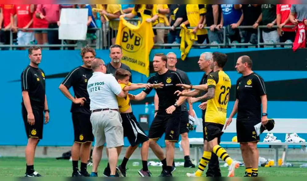 Jugador del Borussia Dortmund defendió a niño de agentes de seguridad [VIDEO]