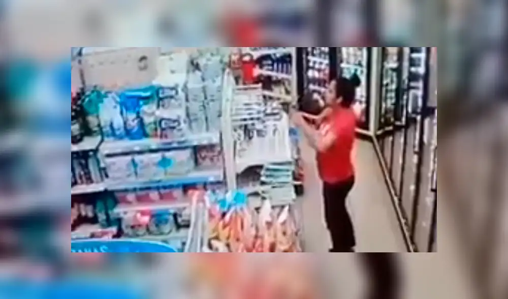 Facebook Viral: mujer es captada untándose líquido limpiador en su zona íntima para robar en tienda 