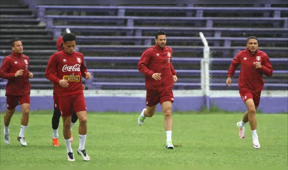 Claudio Pizarro analizó porqué recibió tantas críticas de los hinchas de la selección peruana. Foto: Líbero Claudio Pizarro analizó porqué recibió tantas críticas de los hinchas de la selección peruana. Foto: Líbero