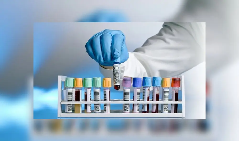 London (United Kingdom), 17/03/2020.- People wear face masks in front of the Wembley Stadium in north London, Britain, 17 March 2020. The UEFA meet on 17 March 2020 to discuss the effects of the coronavirus COVID-19 pandemic on the UEFA EURO 2020 and the European Cup competitions. The final of the UEFA EURO 2020 soccer tournament was scheduled to be played at Wembley Stadium on 12 July 2020. Several European countries have closed borders, schools as well as public facilities, and have cancelled most major sports and entertainment events in order to prevent the spread of the SARS-CoV-2 coronavirus causing the Covid-19 disease. (Lanzamiento de disco, Reino Unido, Londres) EFE/EPA/NEIL HALL London (United Kingdom), 17/03/2020.- People wear face masks in front of the Wembley Stadium in north London, Britain, 17 March 2020. The UEFA meet on 17 March 2020 to discuss the effects of the coronavirus COVID-19 pandemic on the UEFA EURO 2020 and the European Cup competitions. The final of the UEFA EURO 2020 soccer tournament was scheduled to be played at Wembley Stadium on 12 July 2020. Several European countries have closed borders, schools as well as public facilities, and have cancelled most major sports and entertainment events in order to prevent the spread of the SARS-CoV-2 coronavirus causing the Covid-19 disease. (Lanzamiento de disco, Reino Unido, Londres) EFE/EPA/NEIL HALL