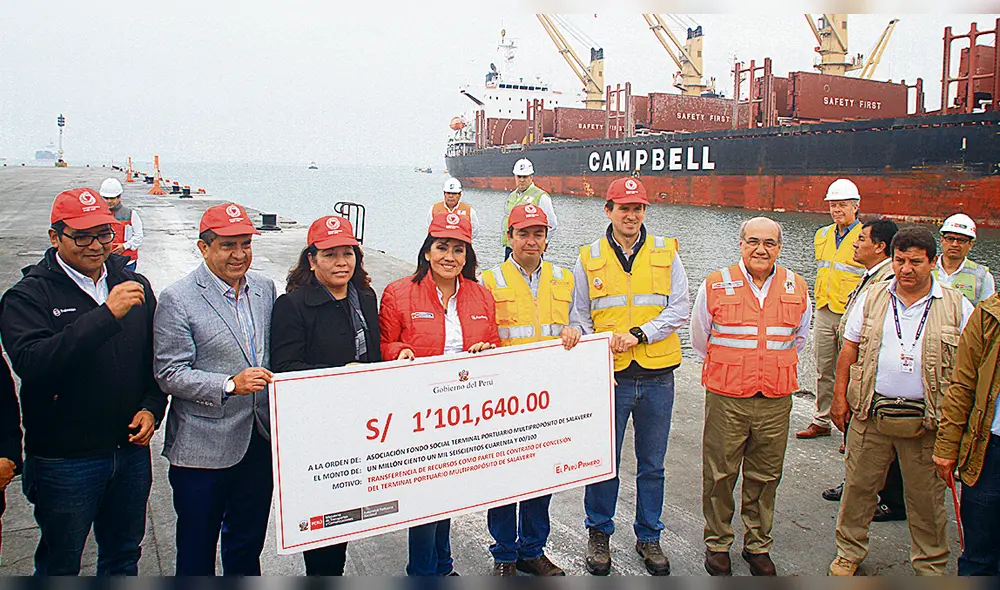 ENTREGA SIMBÓLICA. Fue en el mismo puerto y estuvo a cargo de la ministra de Transportes y Comunicaciones, María Jara.