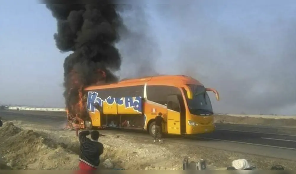 Se incendia bus que trasladaba a músicos de la orquesta Agua Azul [VIDEO] 