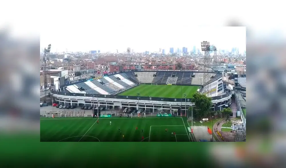 Millonario árabe posa con camiseta de Alianza Lima y promete nuevas canchas en La Victoria [VIDEO]