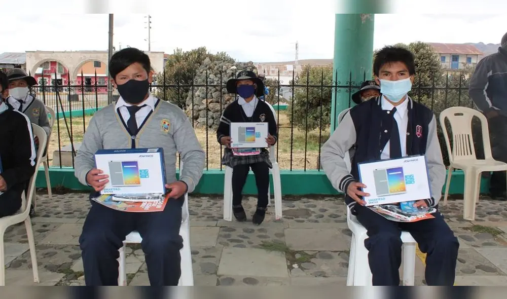Fueron 750 tablets que distribuyeron a los estudiantes del nivel básico. Foto: Municipalidad de Caylloma. Fueron 750 tablets que distribuyeron a los estudiantes del nivel básico. Foto: Municipalidad de Caylloma.