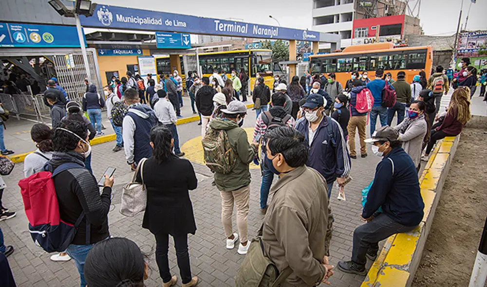 ”Lo formal”. En el Metropolitano también hubo aglomeración. (Foto: John Reyes)