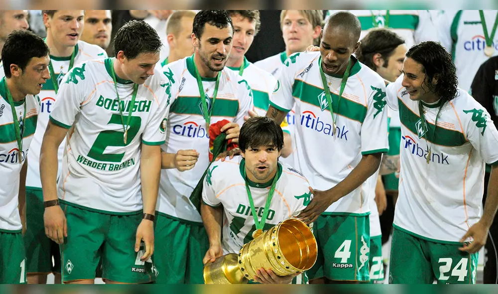 Claudio Pizarro recibió elogios de Diego, excompañero en Werder Bremen. Foto: AFP
