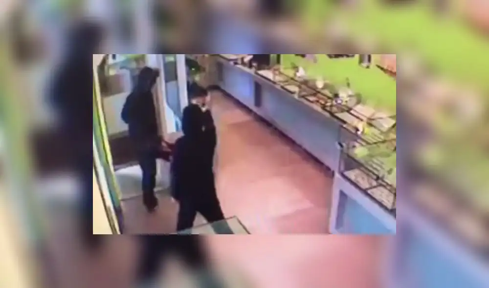 En YouTube la reacción brutal de un vendedor que era asaltado