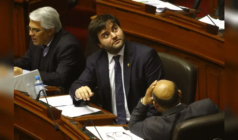 Congresistas de 5 bancadas piden a Martín Vizcarra que observe la ‘Ley Fujimori’ Congresistas de 5 bancadas piden a Martín Vizcarra que observe la ‘Ley Fujimori’