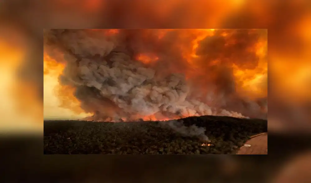 Incendios forestales en Bairnsdale, Victoria, Australia, 30 de diciembre de 2019 en esta foto obtenida de las redes sociales. Fotografía tomada el 30 de diciembre de 2019. Crédito obligatorio GLEN MOREY/via REUTERS Incendios forestales en Bairnsdale, Victoria, Australia, 30 de diciembre de 2019 en esta foto obtenida de las redes sociales. Fotografía tomada el 30 de diciembre de 2019. Crédito obligatorio GLEN MOREY/via REUTERS