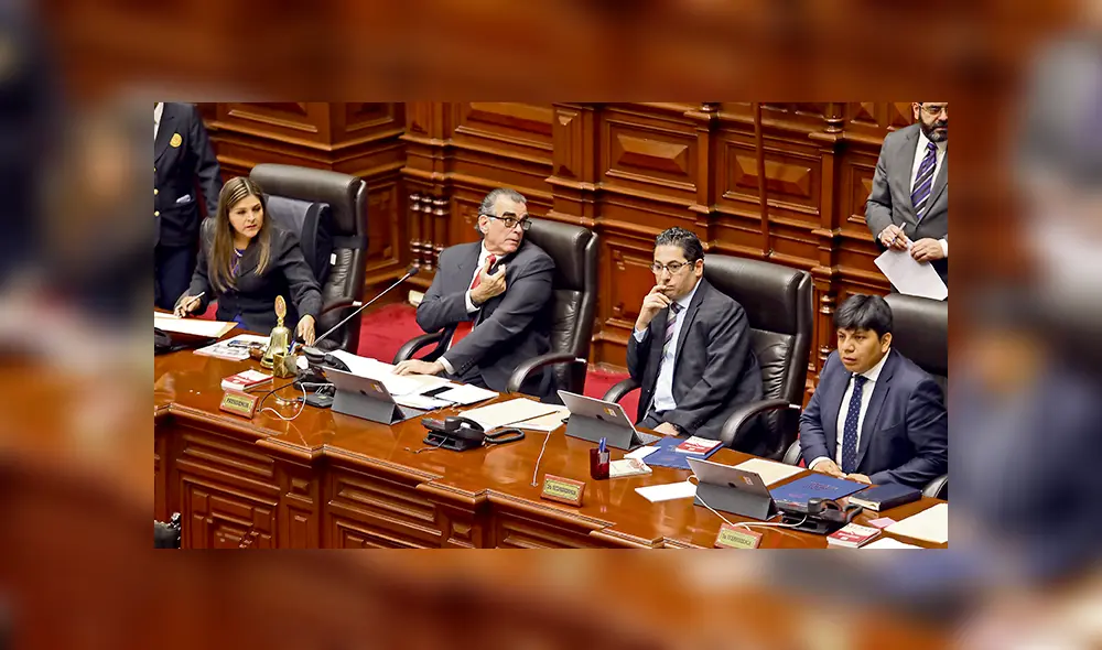 Esas épocas. Pedro Olaechea cuando sesionaba con sus vicepresidentes hace unas semanas. Debe verse tema del personal. (Foto: J.Cerdan)
