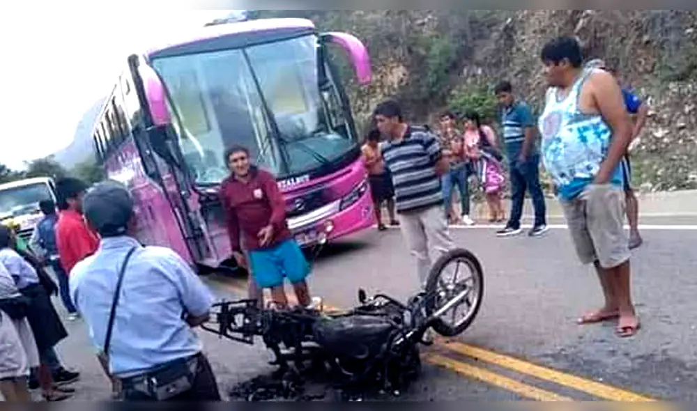 Testigos aseguran que bus habría ocasionado accidente. Testigos aseguran que bus habría ocasionado accidente.