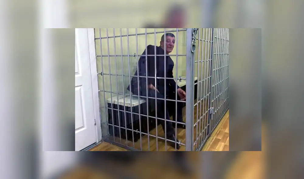 Pasajero ebrio fue atado con cinta adhesiva tras intentar entrar a la cabina del piloto en pleno vuelo [VIDEO]