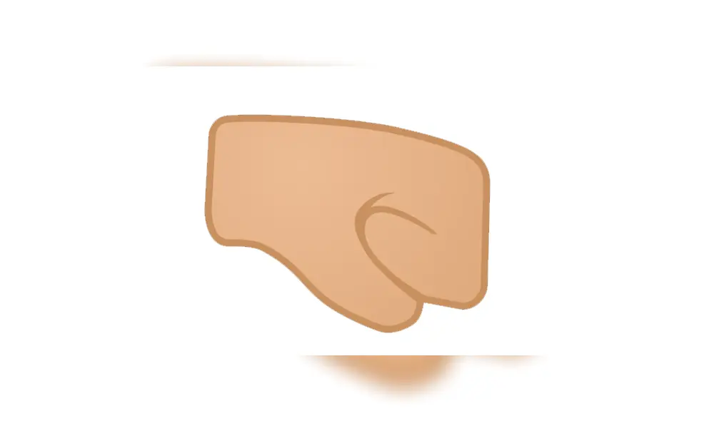 3. Puño hacia derecha. Foto: Captura.