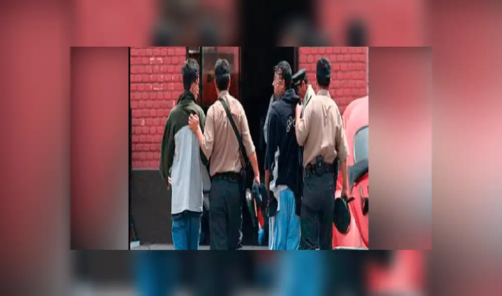 SJL: roban a mujer dentro de bus, ella toma fotos y PNP los captura