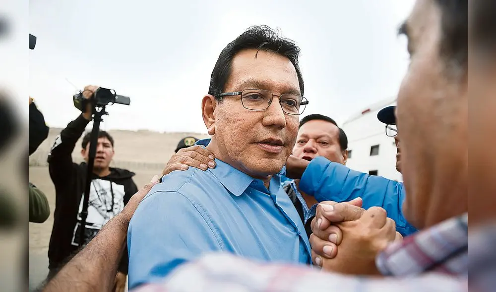 08-06-17 MAURICIO MALCA
SALIDA DE FELIX MORENO DEL PENAL DE PIEDRAS GORDAS DESPUES DE ESTAR RECLUIDO DOS MESES POR EL CASO DE ODEBRECHT Y SU ABOGADO ROY GATES 08-06-17 MAURICIO MALCA
SALIDA DE FELIX MORENO DEL PENAL DE PIEDRAS GORDAS DESPUES DE ESTAR RECLUIDO DOS MESES POR EL CASO DE ODEBRECHT Y SU ABOGADO ROY GATES