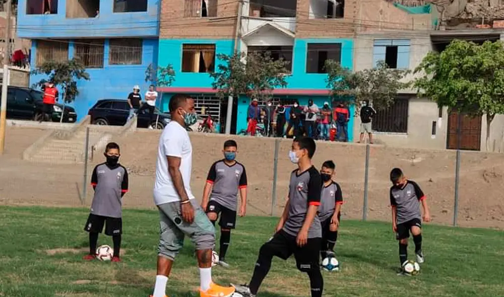 Guisazola contó que Jefferson Farfán lo viene apoyando en su ONG 'La casa de Alejita'. Foto: Instagram/Roberto Guisazola