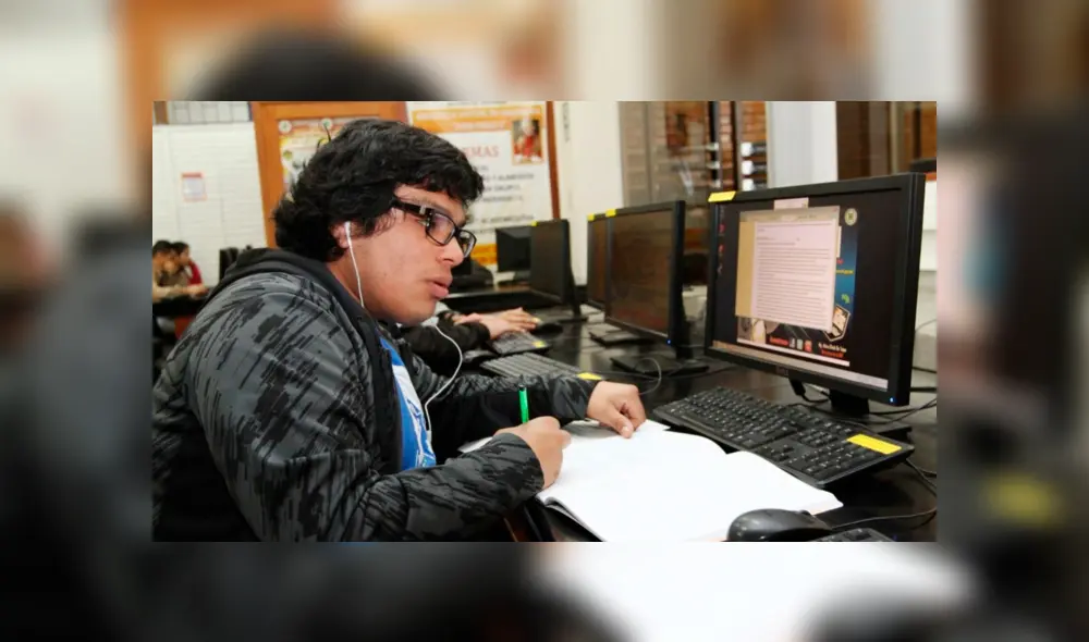 Estudiantes viven una doble situación de estrés mientras se preparan para ingresar a una universidad y permanecen en casa por la pandemia. Foto: Andina.