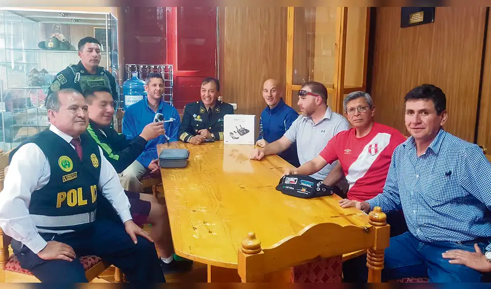 Trabajo. Altos mandos PNP y agentes de DEA en reunión.