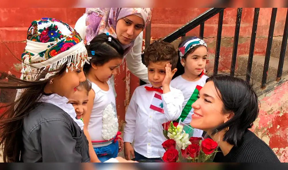 Dua Lipa visita a niños refugiados tras ejercer nuevo cargo internacional