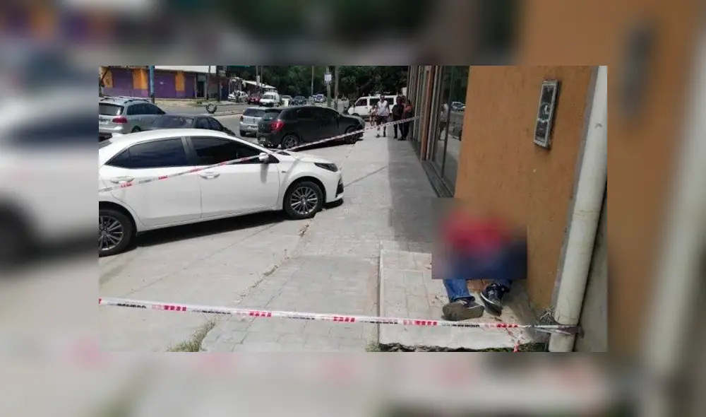 Policía mata a delincuente que intentó robarle dinero que sacó del cajero automático [VIDEO]