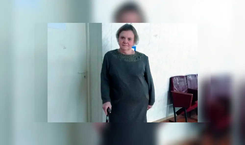 Mujer cae de ambulancia en movimiento y los paramédicos se percatan 25 kilómetros después Mujer cae de ambulancia en movimiento y los paramédicos se percatan 25 kilómetros después