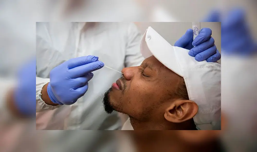 Un hombre el viernes 29 de mayo durante un examen de COVID-19 en Santo Domingo (República Dominicana). Foto: EFE Un hombre el viernes 29 de mayo durante un examen de COVID-19 en Santo Domingo (República Dominicana). Foto: EFE