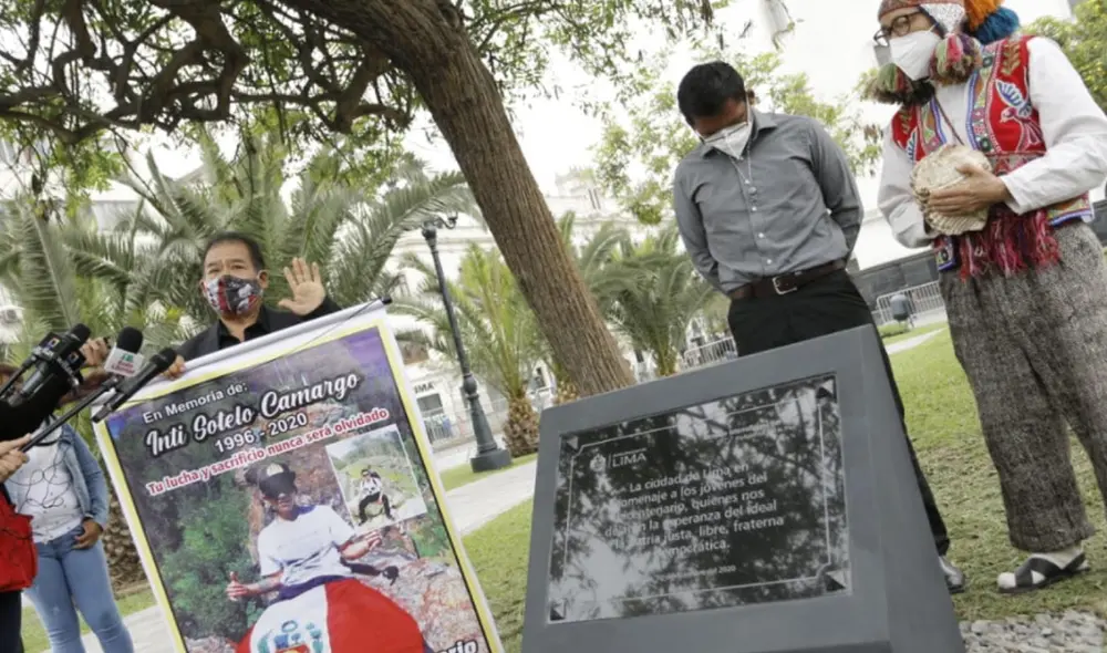 Municipalidad de Lima develó placa en conmemoración a Inti y Bryan. Foto: Antonio Melgarejo / La República Municipalidad de Lima develó placa en conmemoración a Inti y Bryan. Foto: Antonio Melgarejo / La República